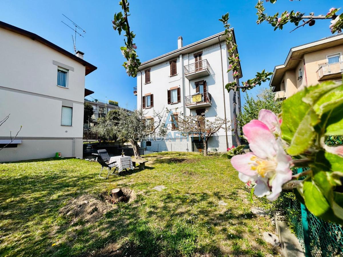 Ares Apartment - Vicino Al Lago Di Garda E Alla Stazione Treno Desenzano del Garda Exteriör bild
