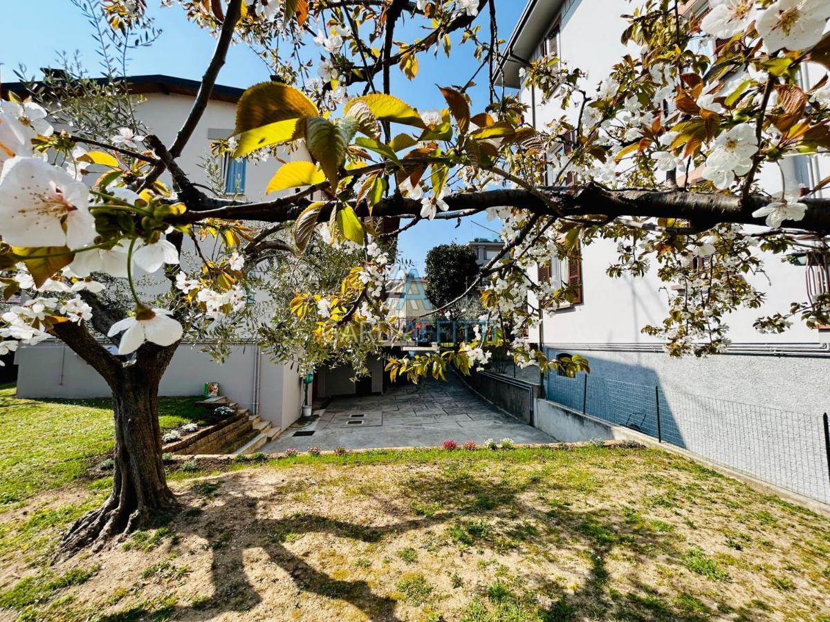 Ares Apartment - Vicino Al Lago Di Garda E Alla Stazione Treno Desenzano del Garda Exteriör bild