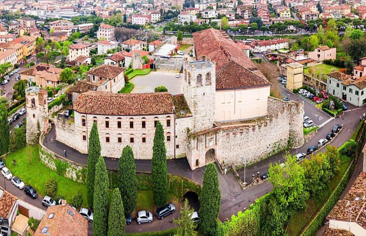 Ares Apartment - Vicino Al Lago Di Garda E Alla Stazione Treno Desenzano del Garda Exteriör bild